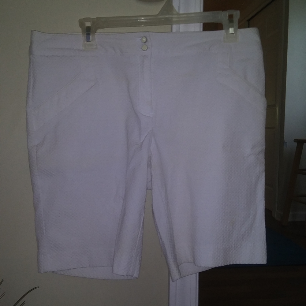 Like New~ Izod shorts